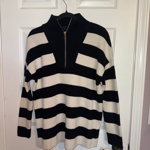 Express Sweaters - Express Black and Cream Knit Sweater